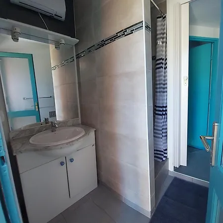 Maisonnette Bleu Piscine