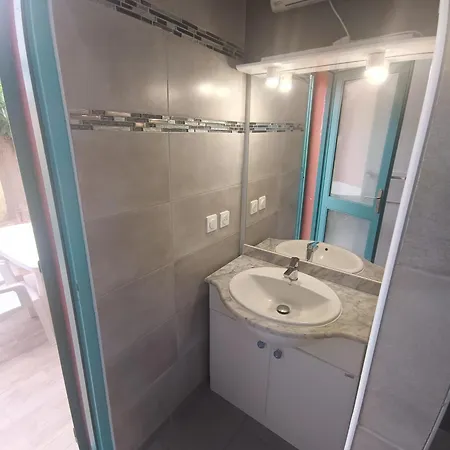 Maisonnette Bleu Piscine